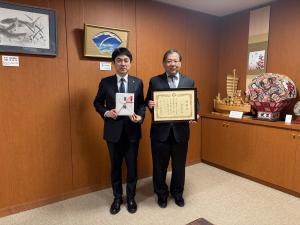 寄附受納・感謝状贈呈（故 滝田 康雄様）