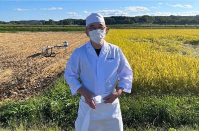 天栄村のお米農家さん農地にて（桑名社長） 