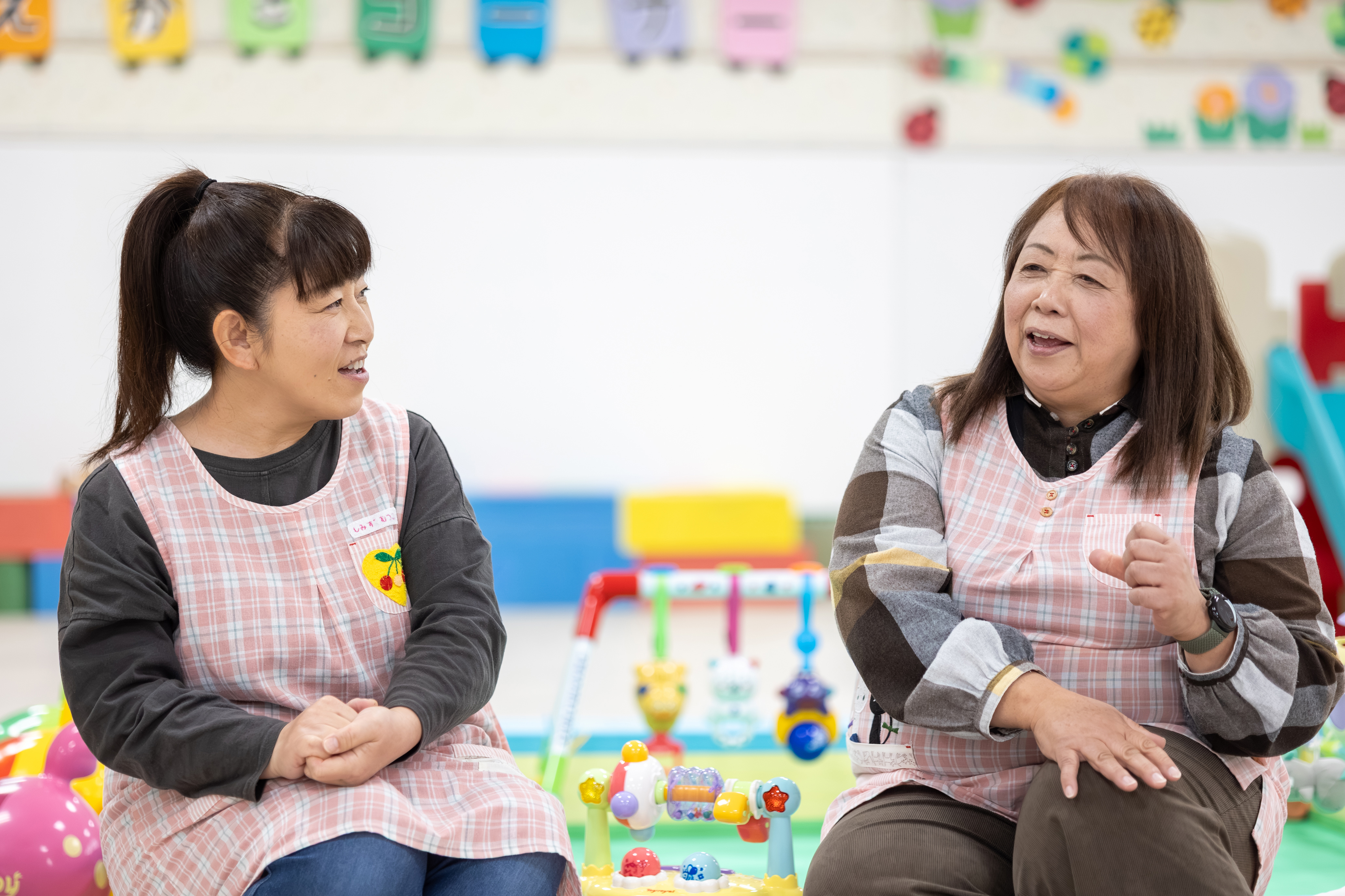 インタビューに答える石塚さんと清水さん