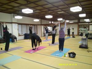 背筋を伸ばして