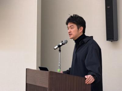 講演している高野先生