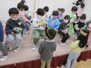 プレゼントを渡す