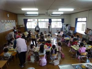 みんなで会食楽しみました。