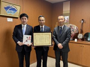 寄附受納・感謝状贈呈（新協地水株式会社様）