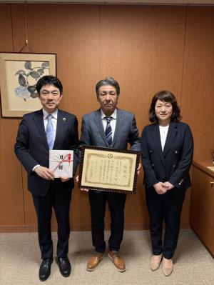 寄附受納・感謝状贈呈（株式会社やまと印刷様）