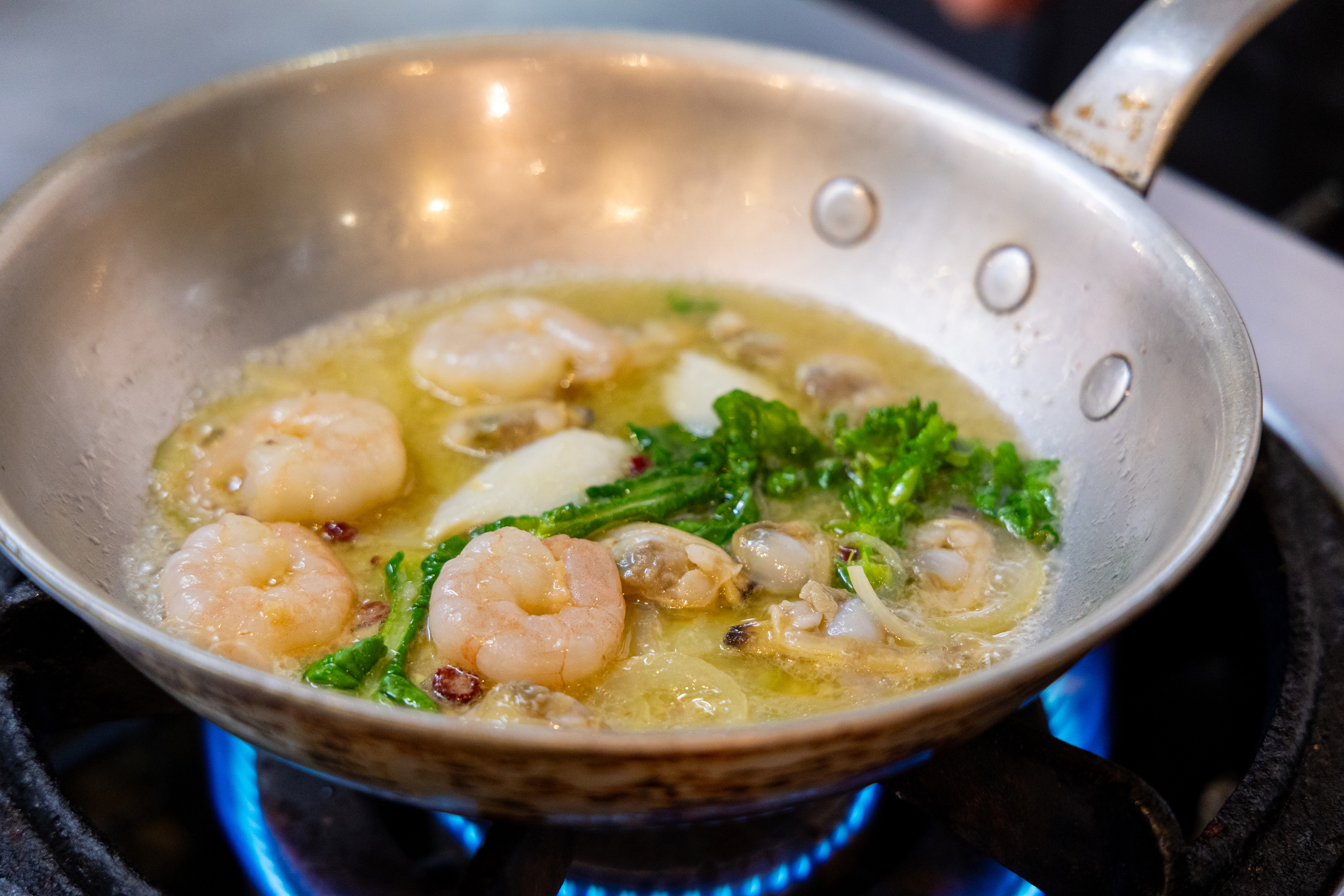 健康メニューのパスタはえびやあさりなど魚介系で旨味たっぷり