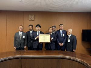 寄附受納・感謝状贈呈(一般社団法人郡山建設業者同友会様)