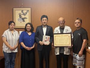 寄附受納・感謝状贈呈（郡山コミュニティ放送ココラジ「たんたんと幸せになっちゃおう」様）