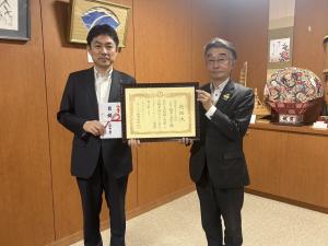 寄附受納・感謝状贈呈(株式会社メガネの相沢様)