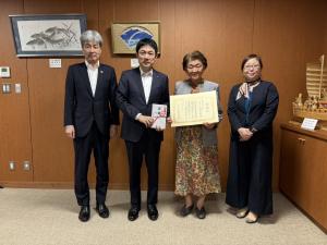寄附受納・感謝状贈呈(株式会社スペースワン様)