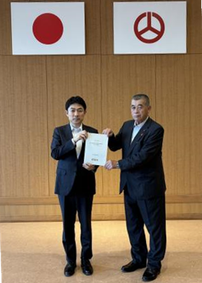 郡山市農業委員会は、令和8年9月2日、農業委員会等に関する法律第38条に基づき、「郡山市農地等利用最適化推進施策に関する意見書」を椎根健雄市長に提出し、農業・農村の課題等について積極的な農業施策が展開されるよう、市へ提言しました。