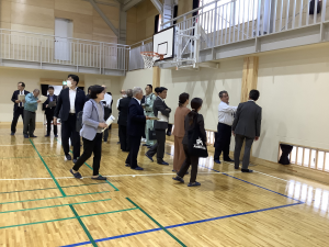 安積第一小学校（屋内運動場）の現地調査の様子