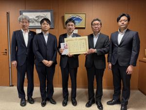 寄附受納・感謝状贈呈(株式会社ローズ・ビルサービス様)