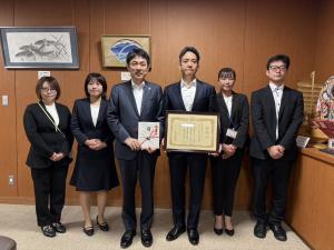寄附受納・感謝状贈呈(株式会社善用堂メディカルケア様)