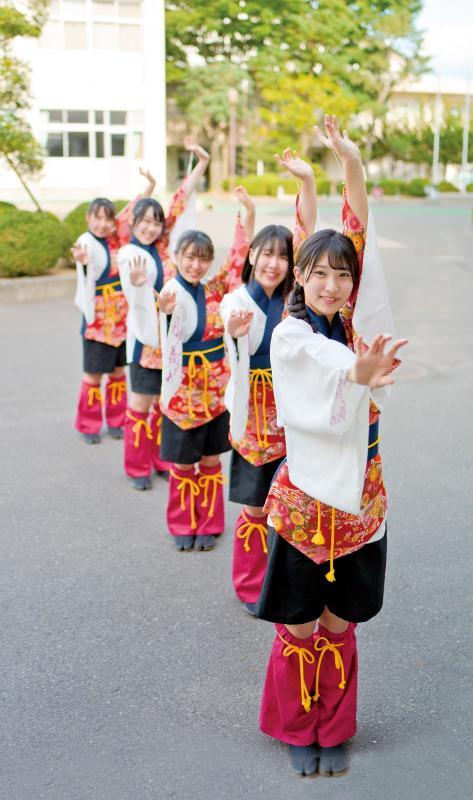 福島県立あさか開成高校よさこい部開成舞彩のメンバーの写真