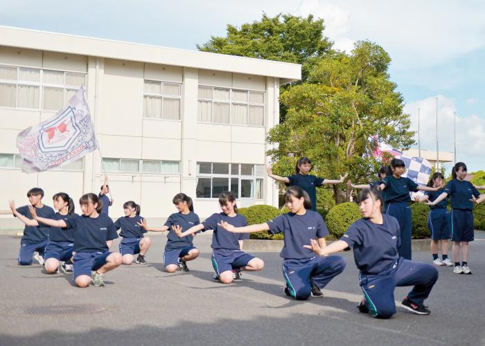 あさか開成高校よさこい部開成舞彩の練習様子の写真