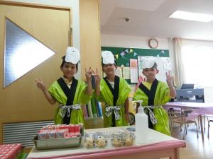 店員役をする児童