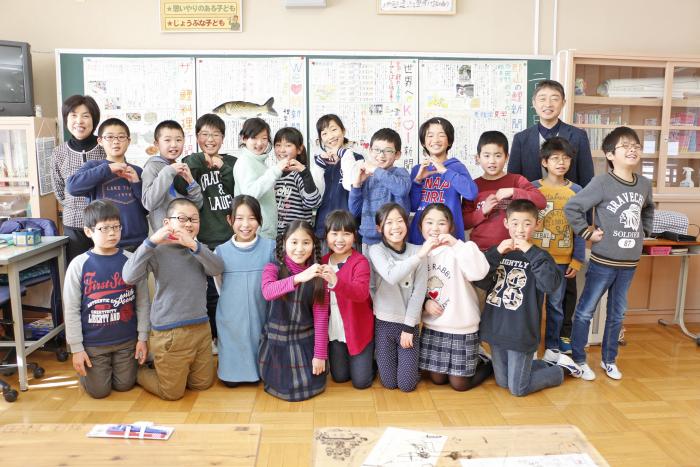 多田野小学校で研究活動する児童の写真