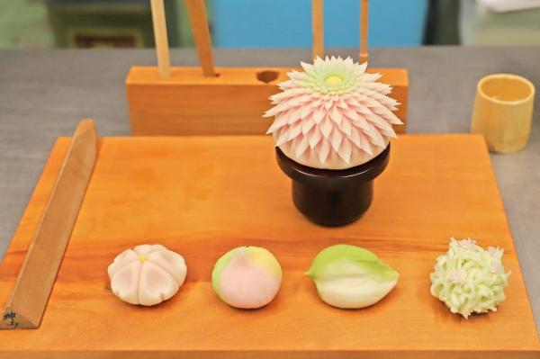 神山さんが作った和菓子が並んでいる画像