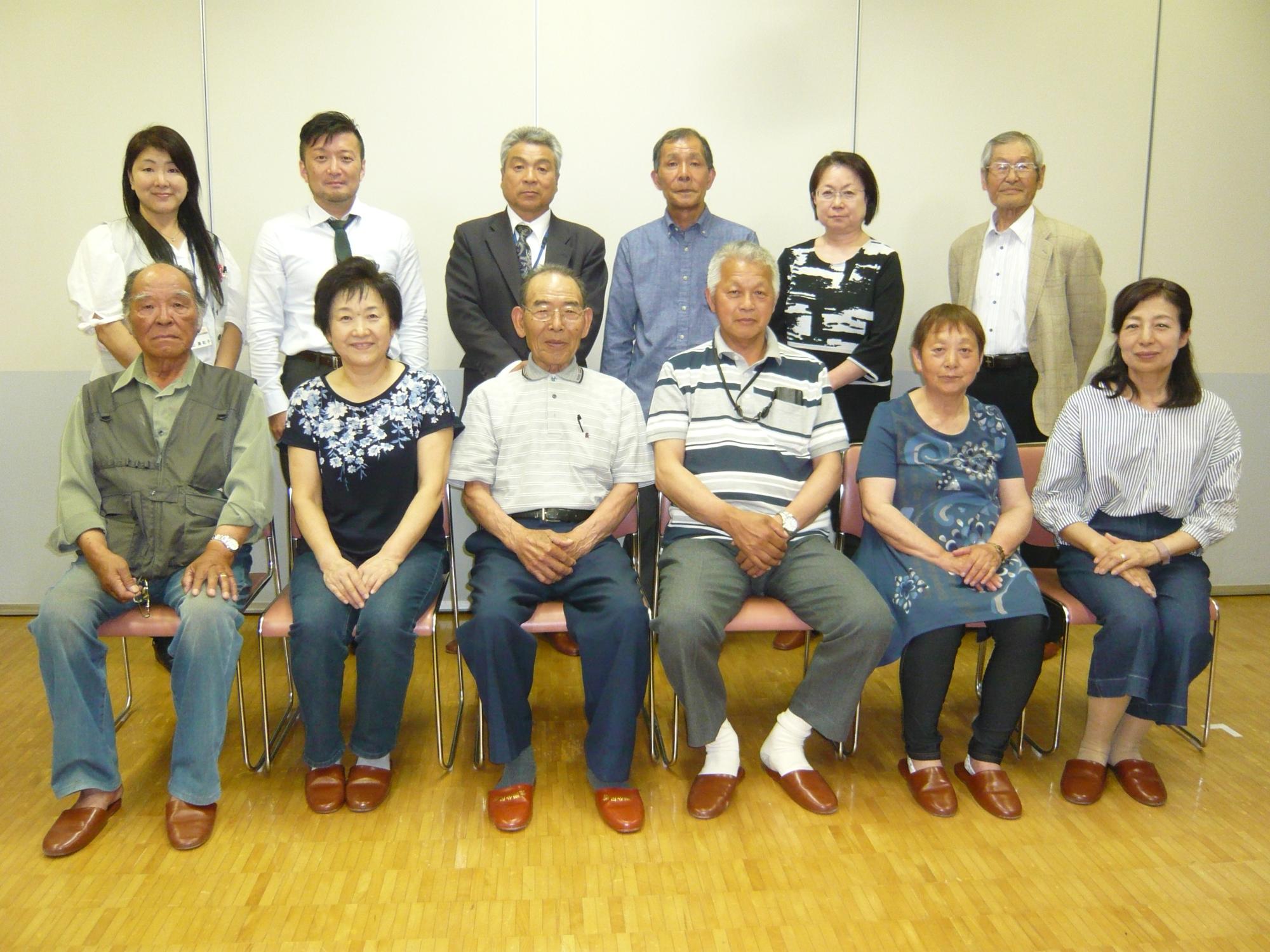 郡山北地区交通安全協会多田野支部の皆さんの集合写真