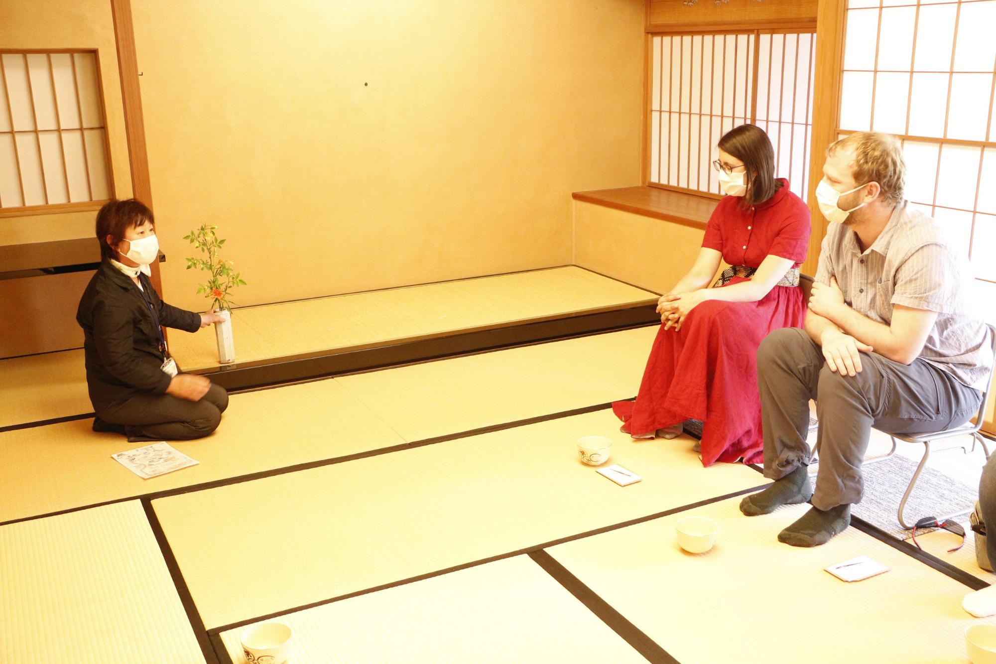 麓山荘では、日本ならではの茶道体験でおもてなしの画像