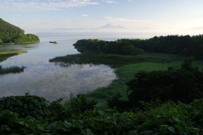 猪苗代湖と磐梯山を一度に撮影できる「鬼沼」の写真