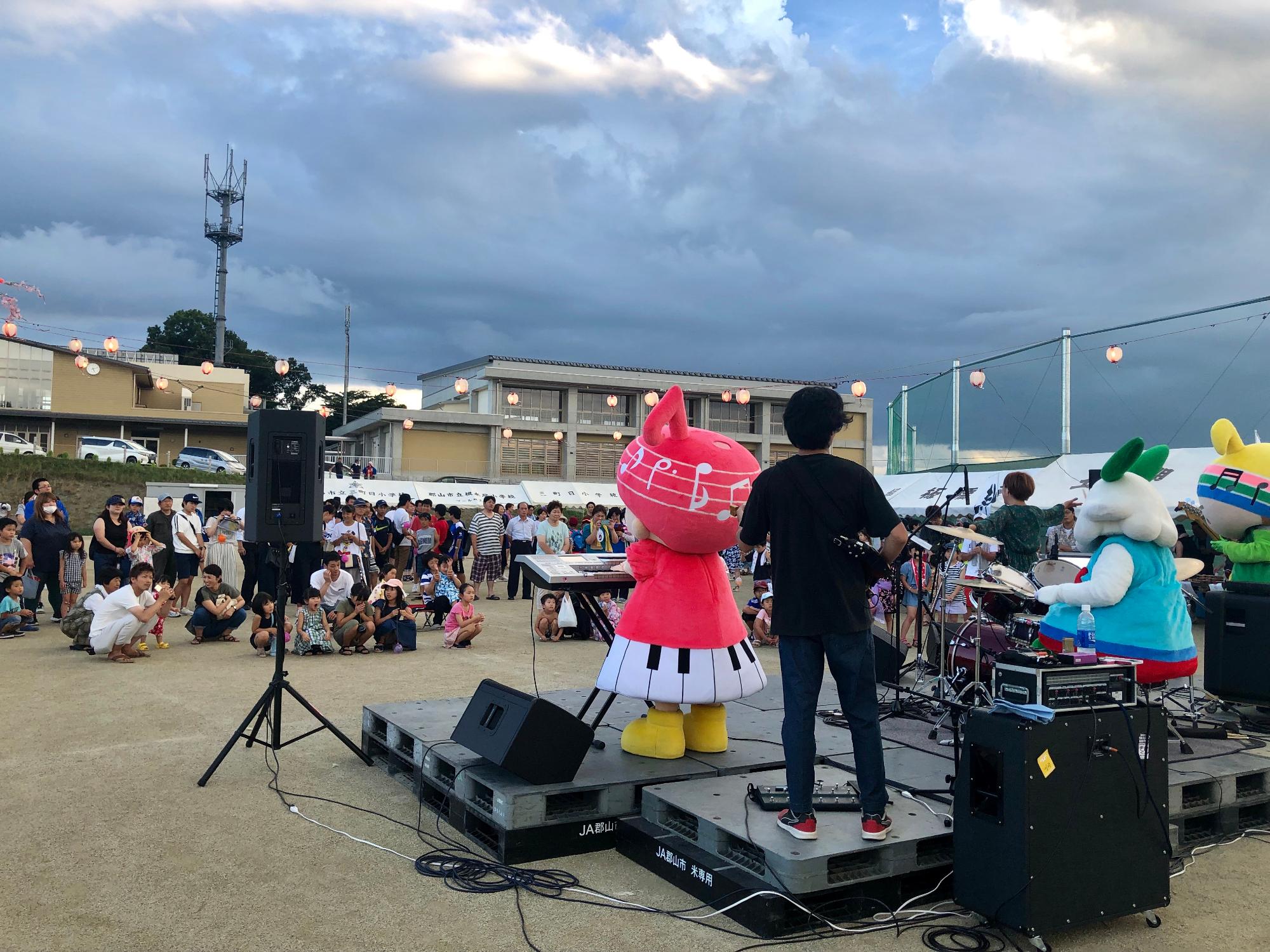 西田学園夏祭りの様子