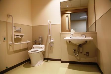 2階にも多目的トイレを設置の画像