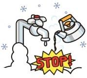 凍結した水道管にやかんで熱湯をかけ、「ストップ！」と書かれたイラスト