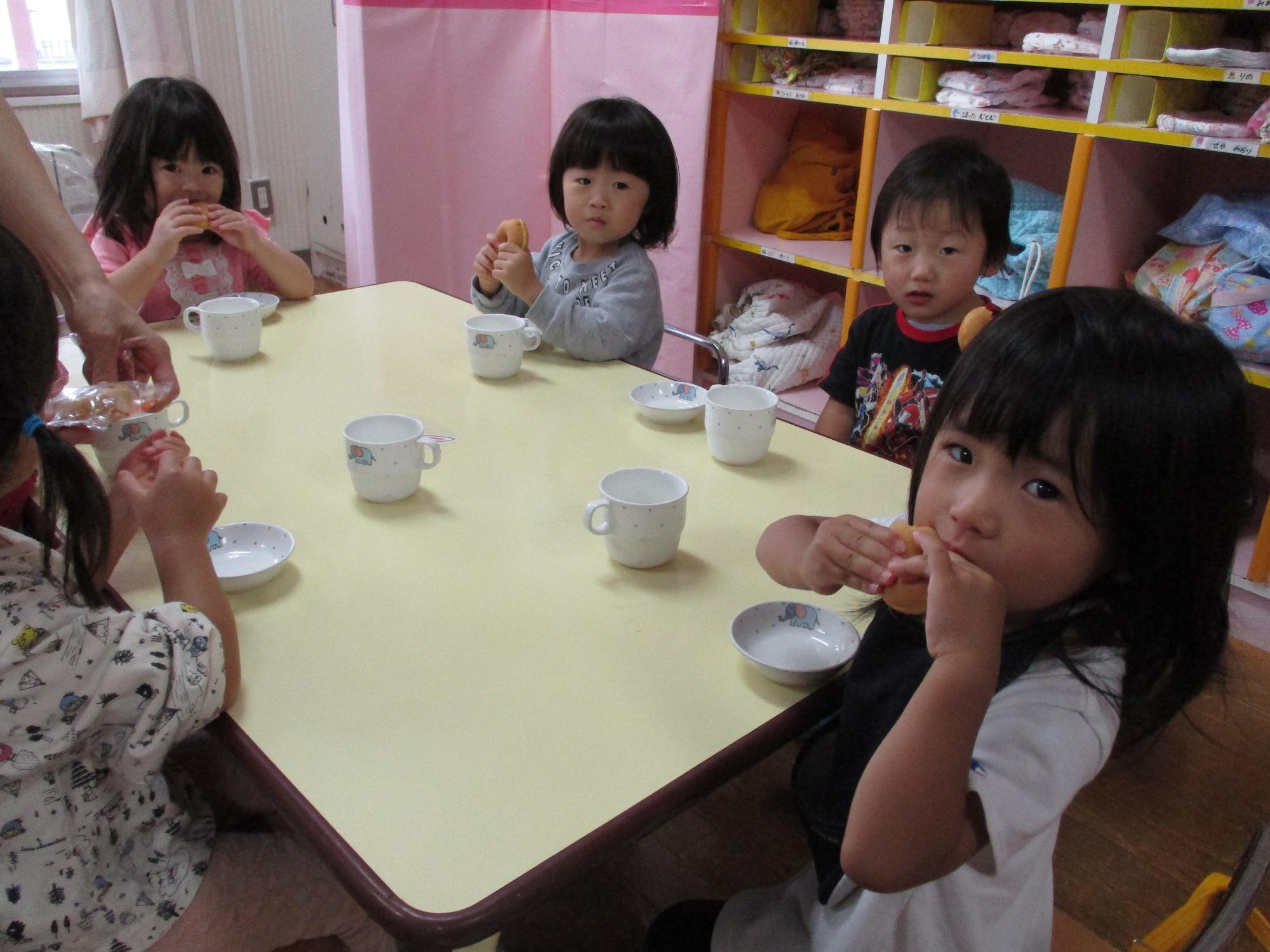 おやつの時間の様子の画像1