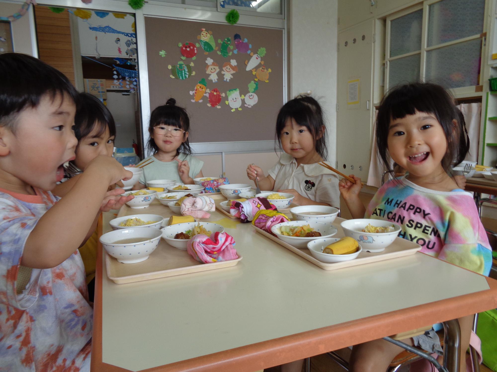 給食の画像