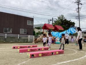 落ちないように渡れるかな