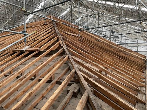 開成館の屋根（令和7年11月現在）