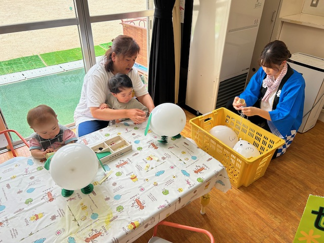 製作に取り組む子どもたち