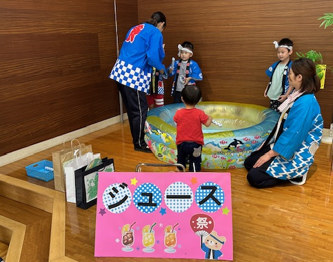 魚釣りを楽しむ子どもたち