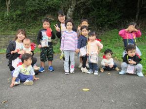 秋探しをした修了児とうめ組の子どもたち