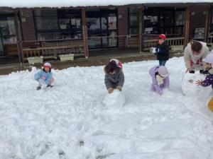 大きい雪だるまをつくるぞ～